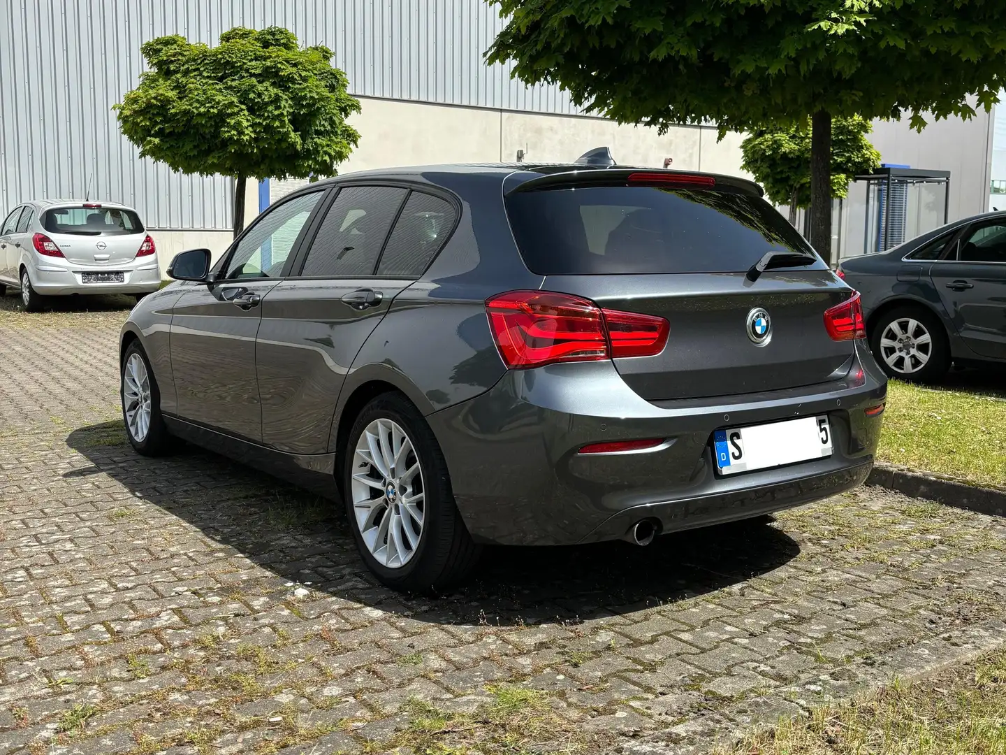 BMW 118 118iAdvantage Šedá - 1