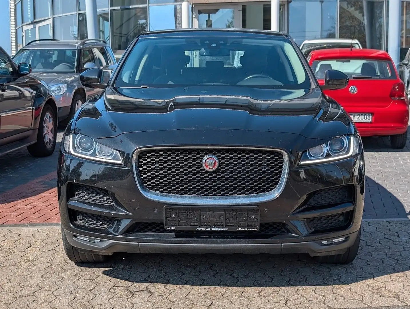 Jaguar F-Pace 20d Automatik 4x4 Allrad Adaptive Dynamic Fekete - 2