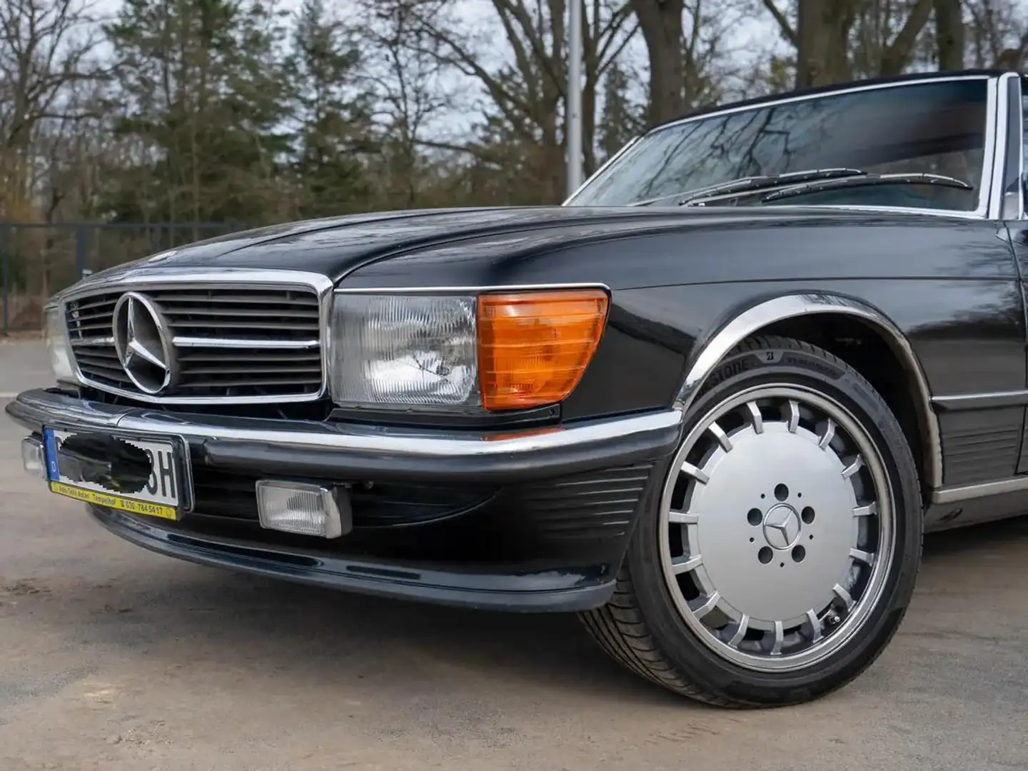 Mercedes-Benz SL 560 R107 Schwarz - 2