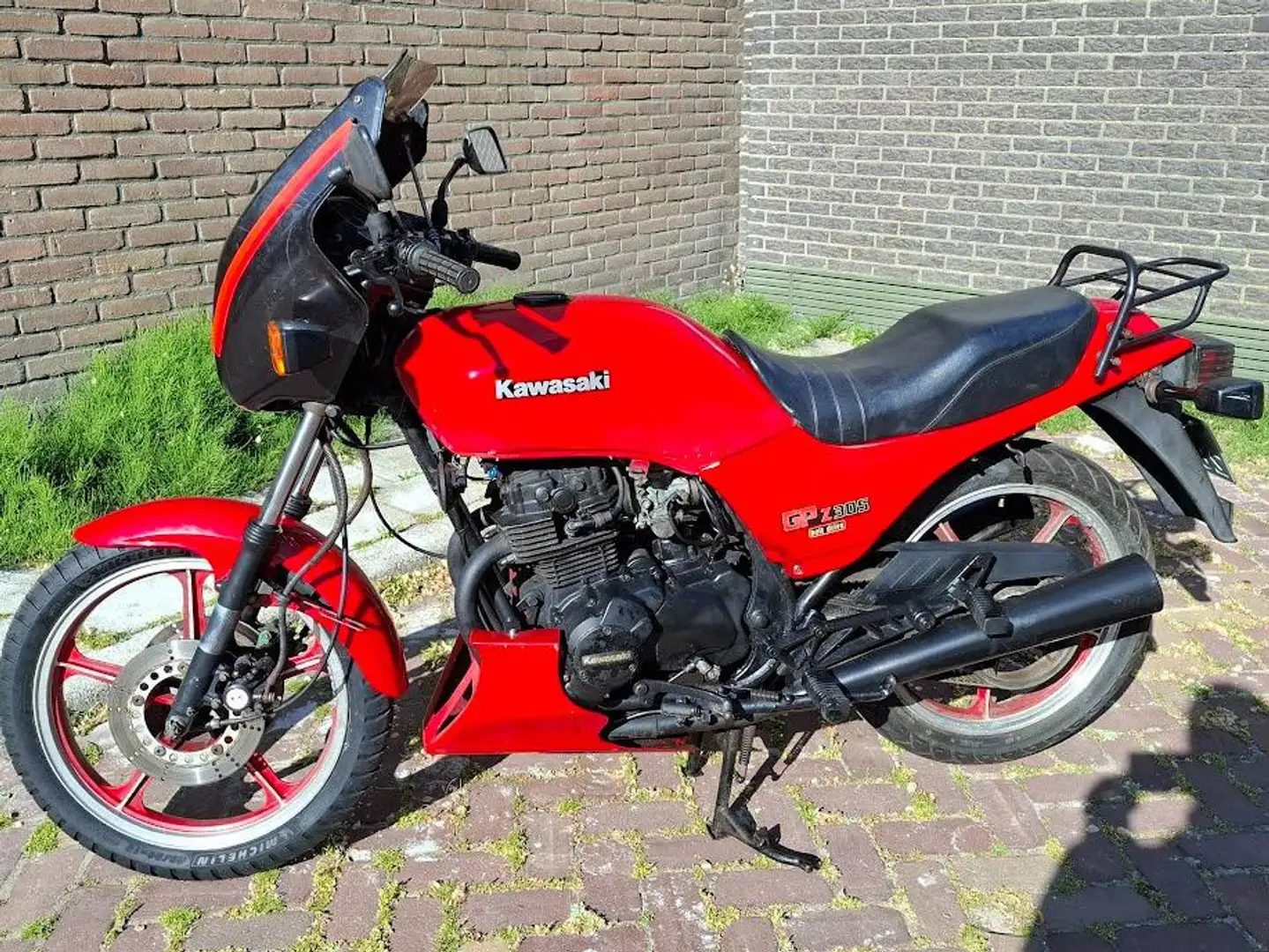 Kawasaki GPZ 305 Červená - 1