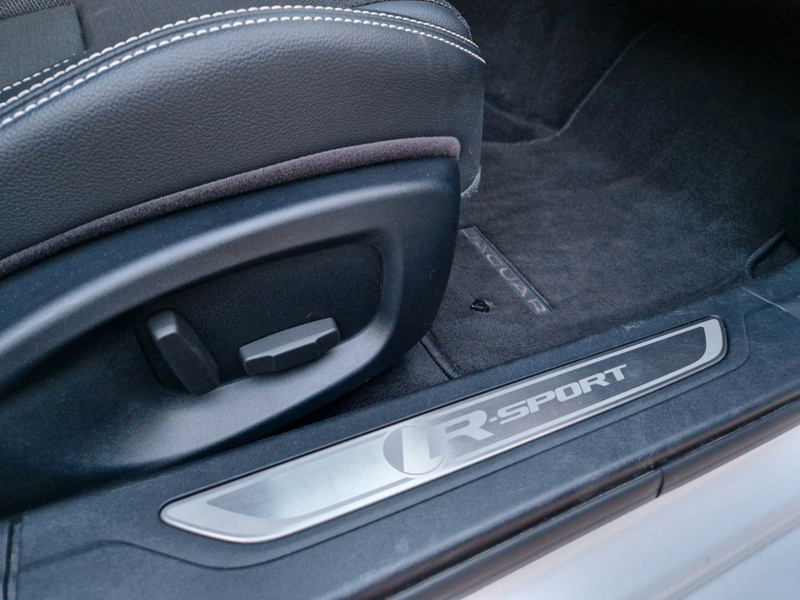 Jaguar XF 20d 180PS R-Sport Sportbrake Automatik — photo 15