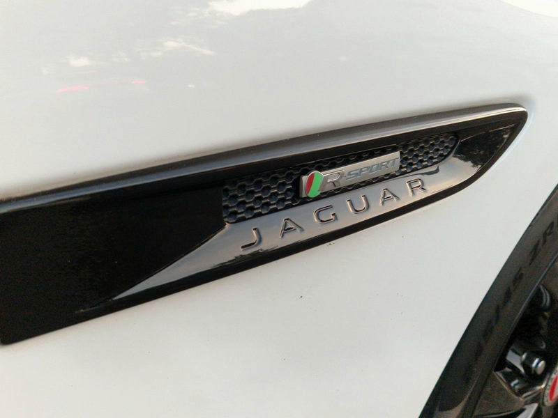 Jaguar XF 20d 180PS R-Sport Sportbrake Automatik — photo 34