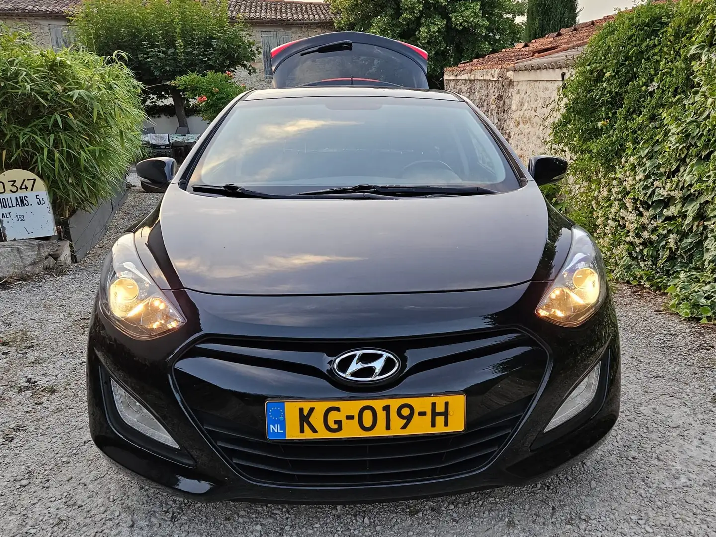 Hyundai i30 i30 1.6 GDI i-Motion Pl. Zwart - 2