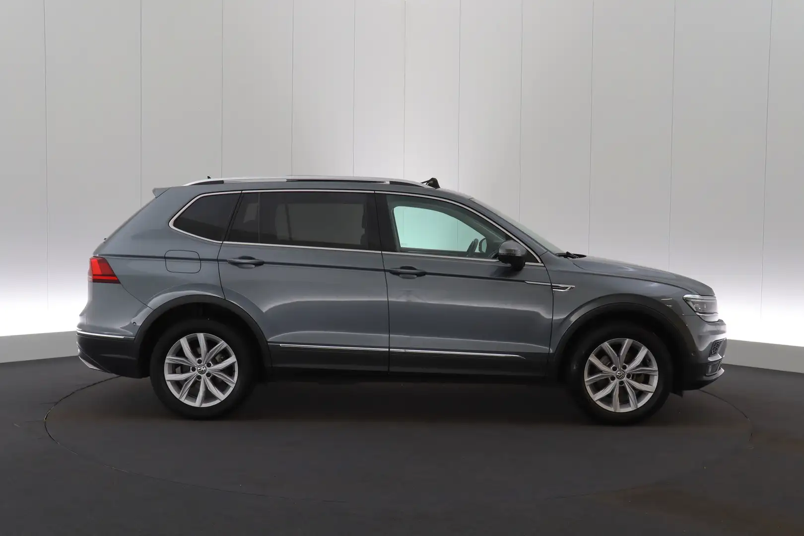 Volkswagen Tiguan Allspace 1.5 TSI ACT Highline OPF DSG Premium 7Pl. LEDER/CU Grau - 2