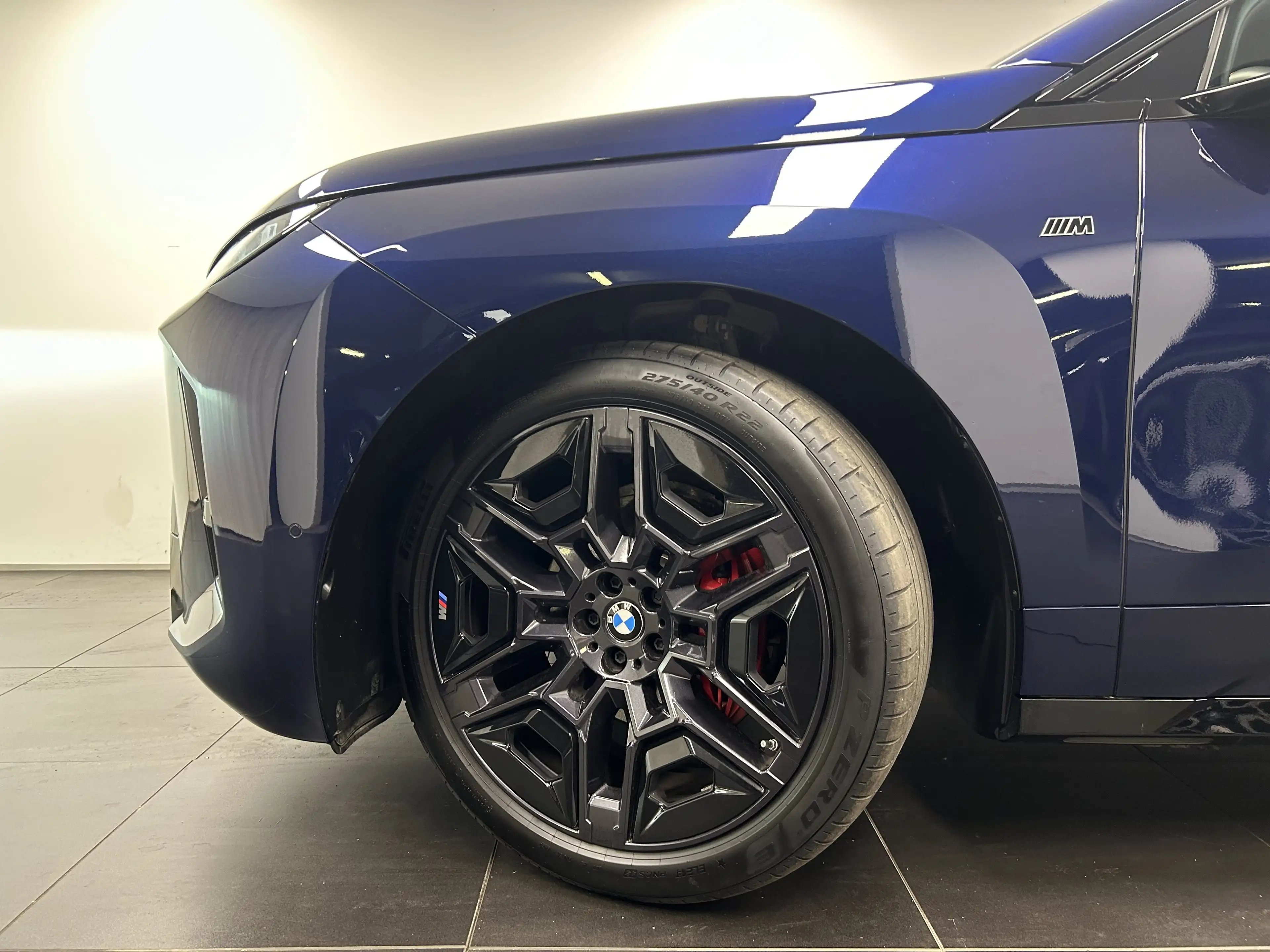 BMW iX M70 xDrive — photo 9