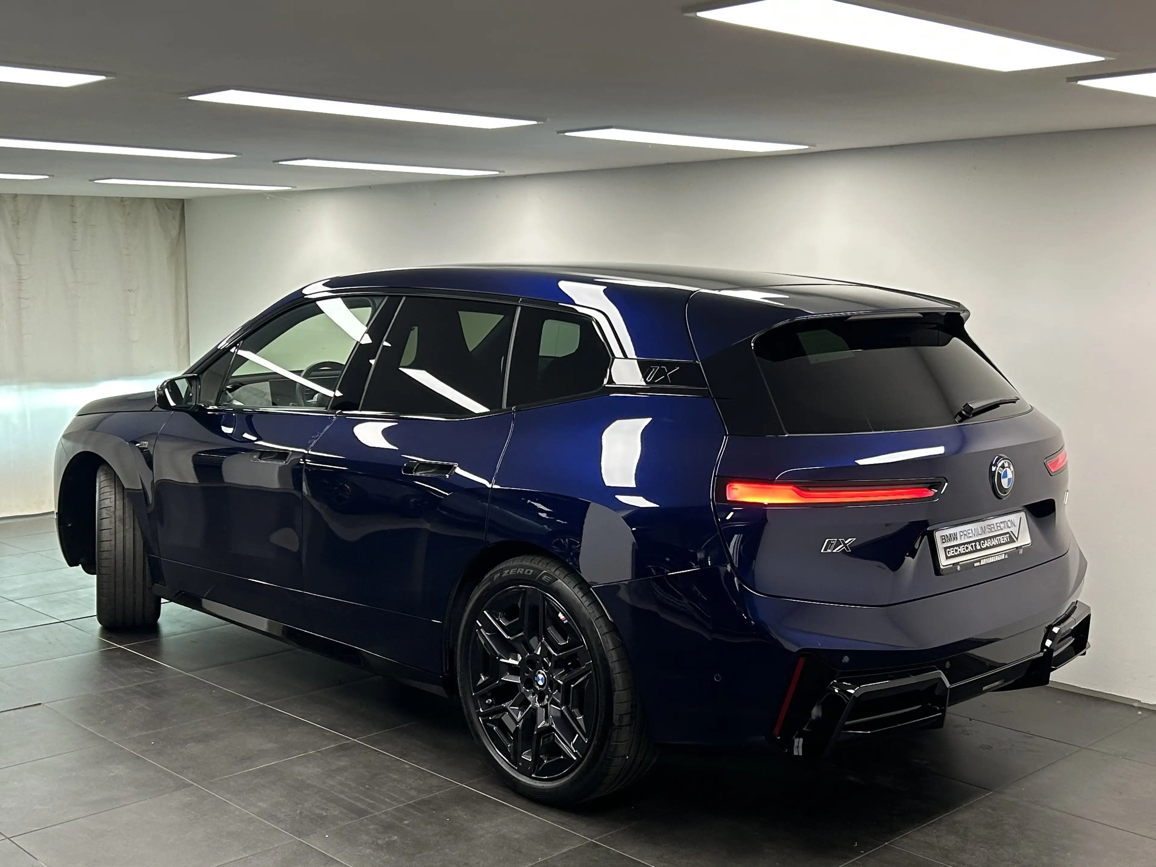 BMW iX M70 xDrive — photo 3