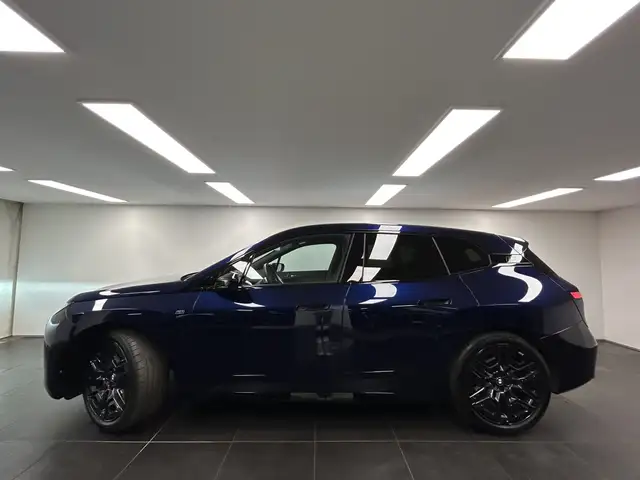 BMW Ix view 3