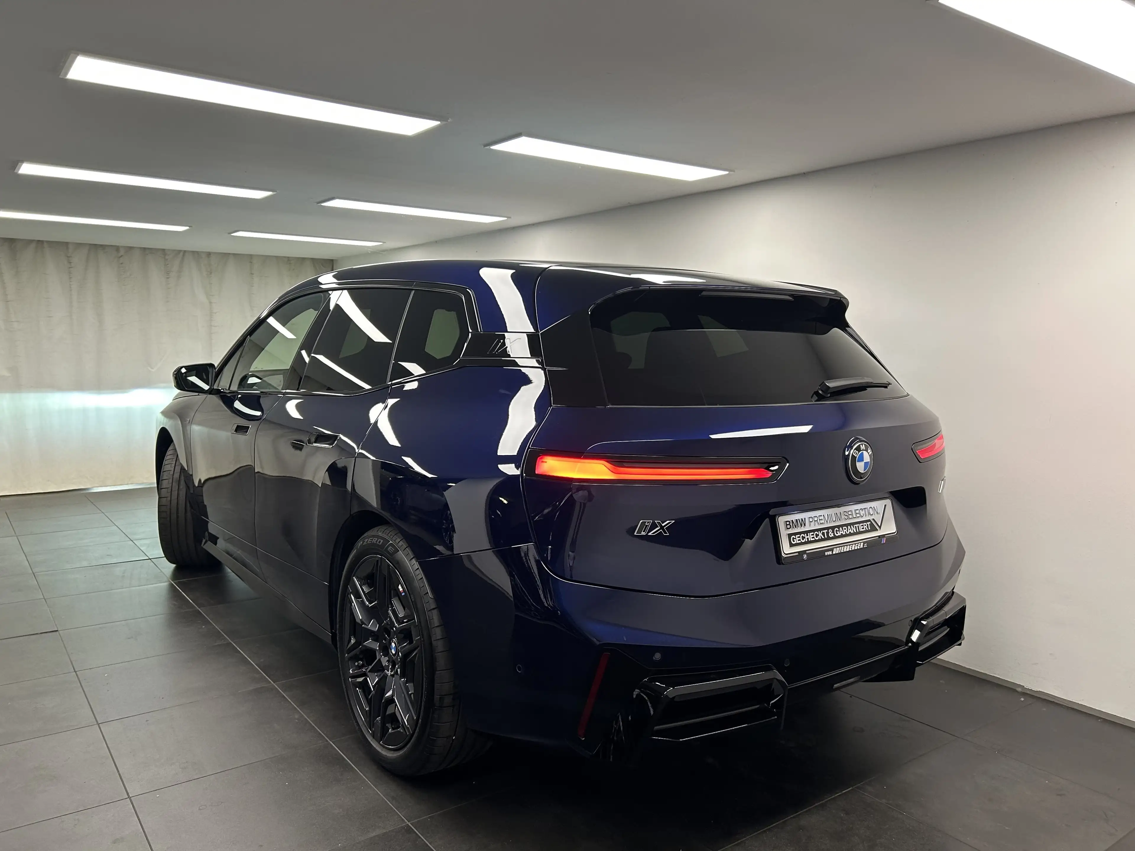 BMW iX M70 xDrive — photo 10