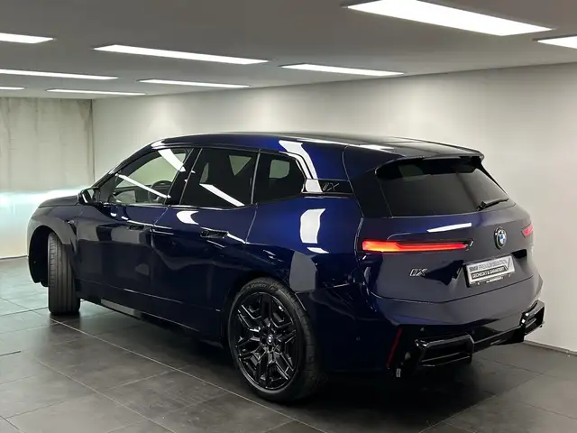 BMW Ix view 4