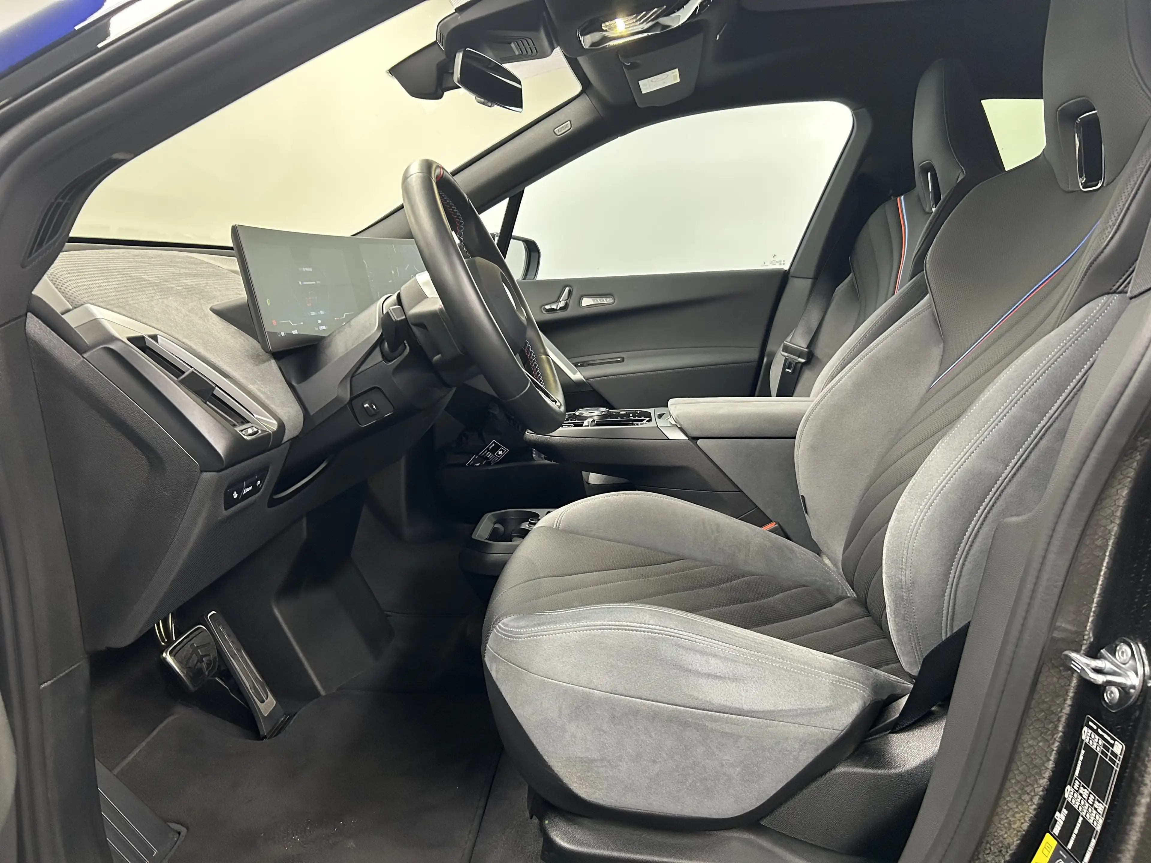 BMW iX M70 xDrive — photo 4