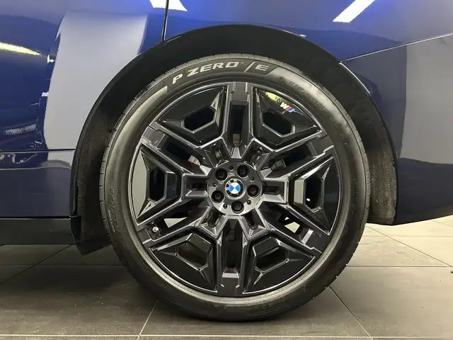 BMW Ix view 7