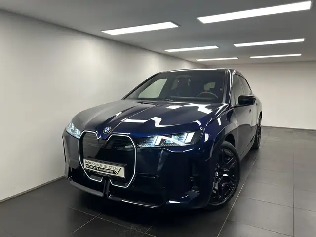 BMW Ix view 8