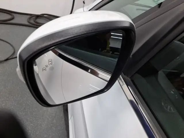 Ford Galaxy view 13