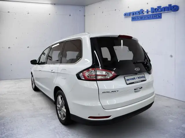 Ford Galaxy view 4
