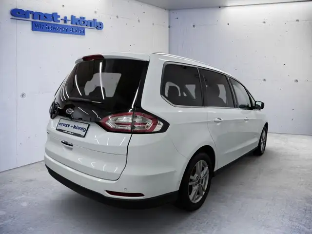 Ford Galaxy view 3