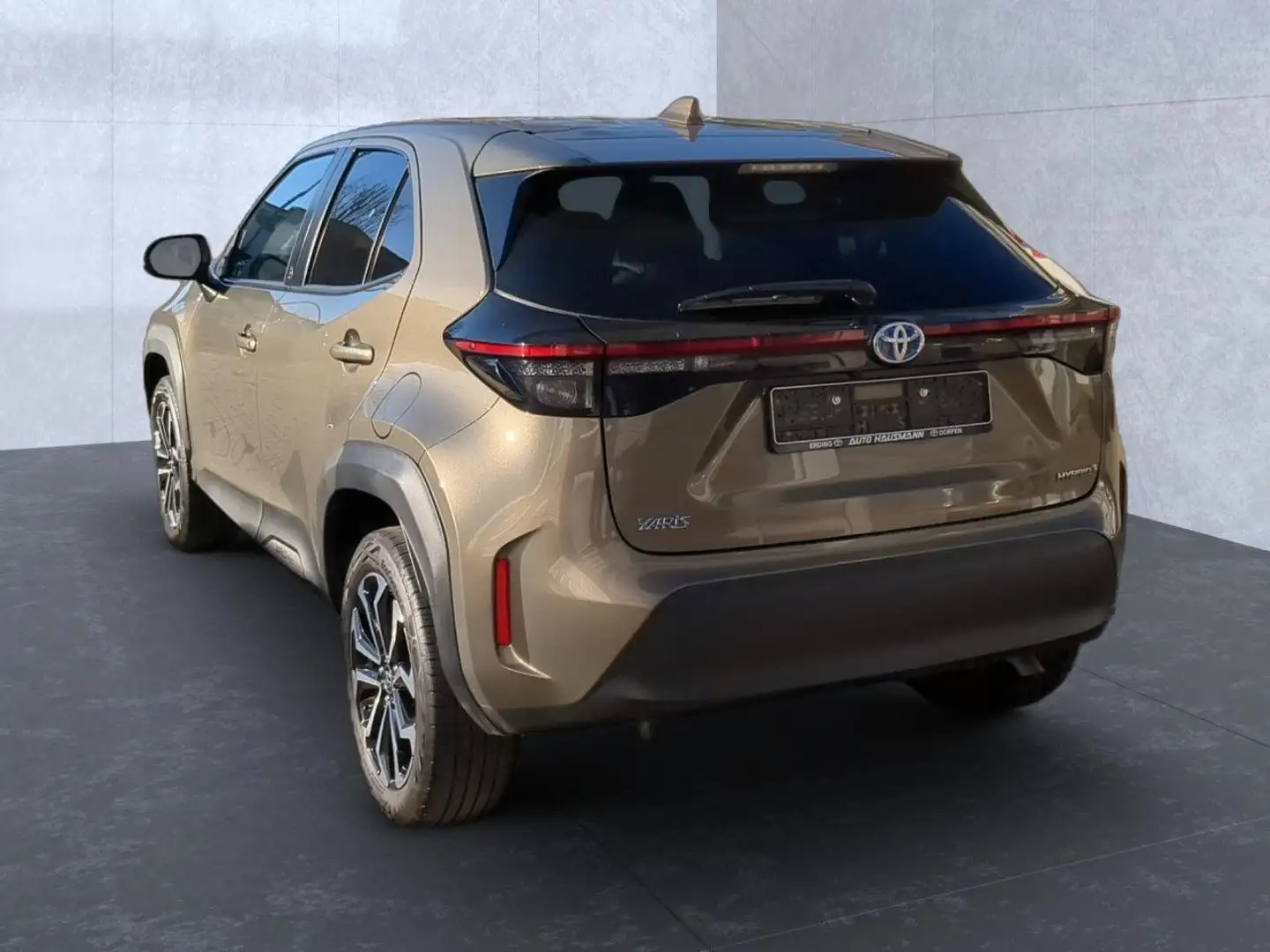 Toyota Yaris Cross 1.5 Hybrid Team D +Winterpaket Automat Bronze - 2