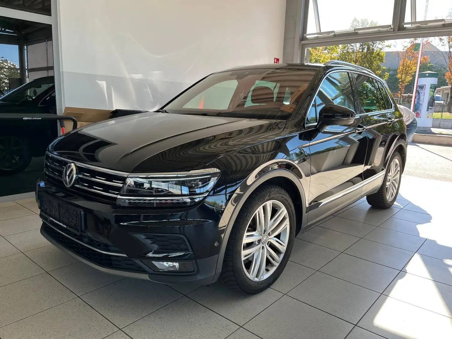 Volkswagen Tiguan Highline Schwarz - 2