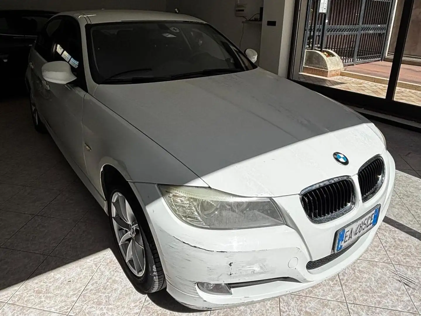 BMW 320 Serie 3 E90 Berlina 320d Attiva 184cv Bianco - 1