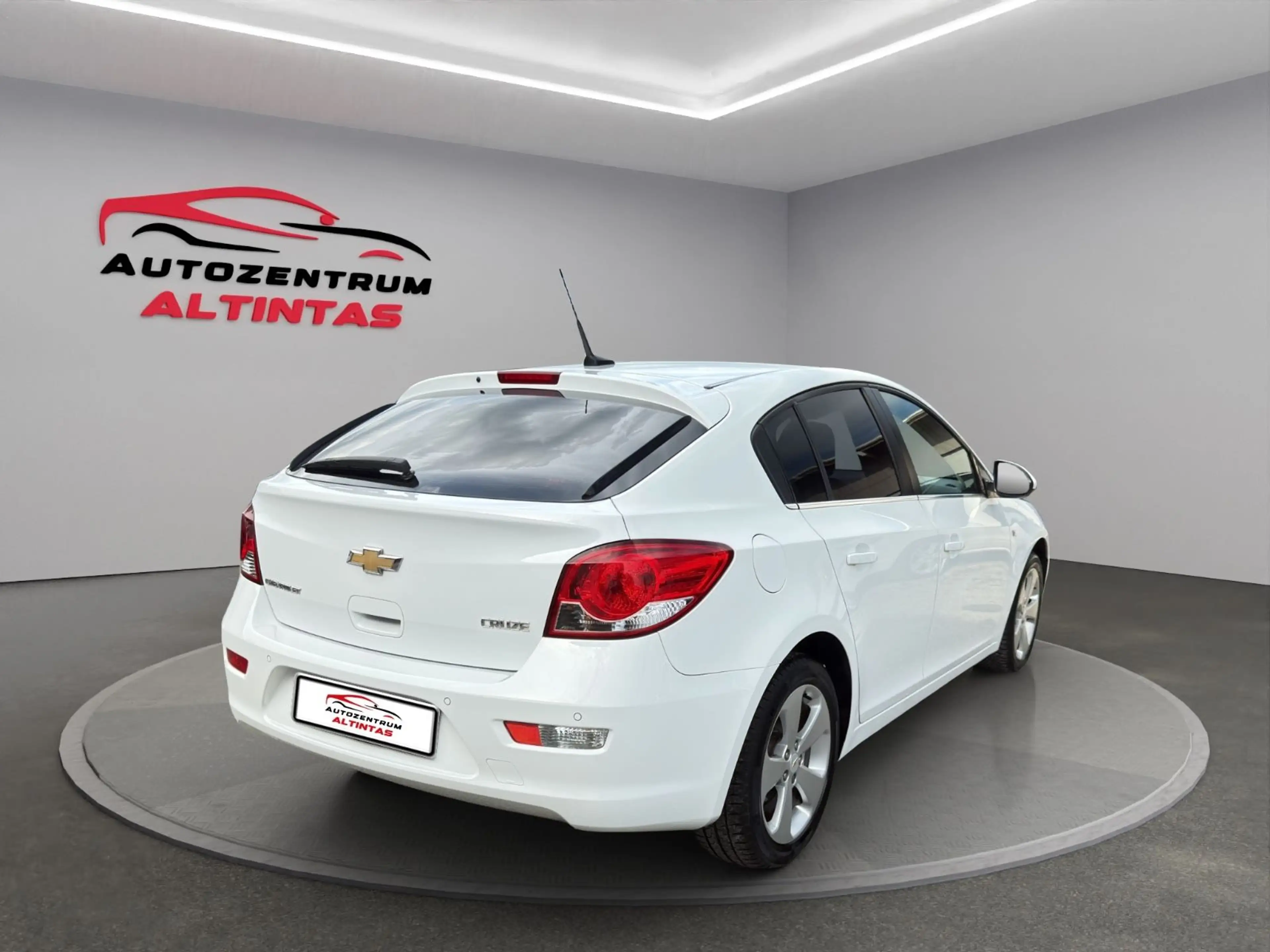 Chevrolet Cruze Hatchback LTZ*KLIMA*99TKM*NAVI*PDC*TEMP.* — photo 3