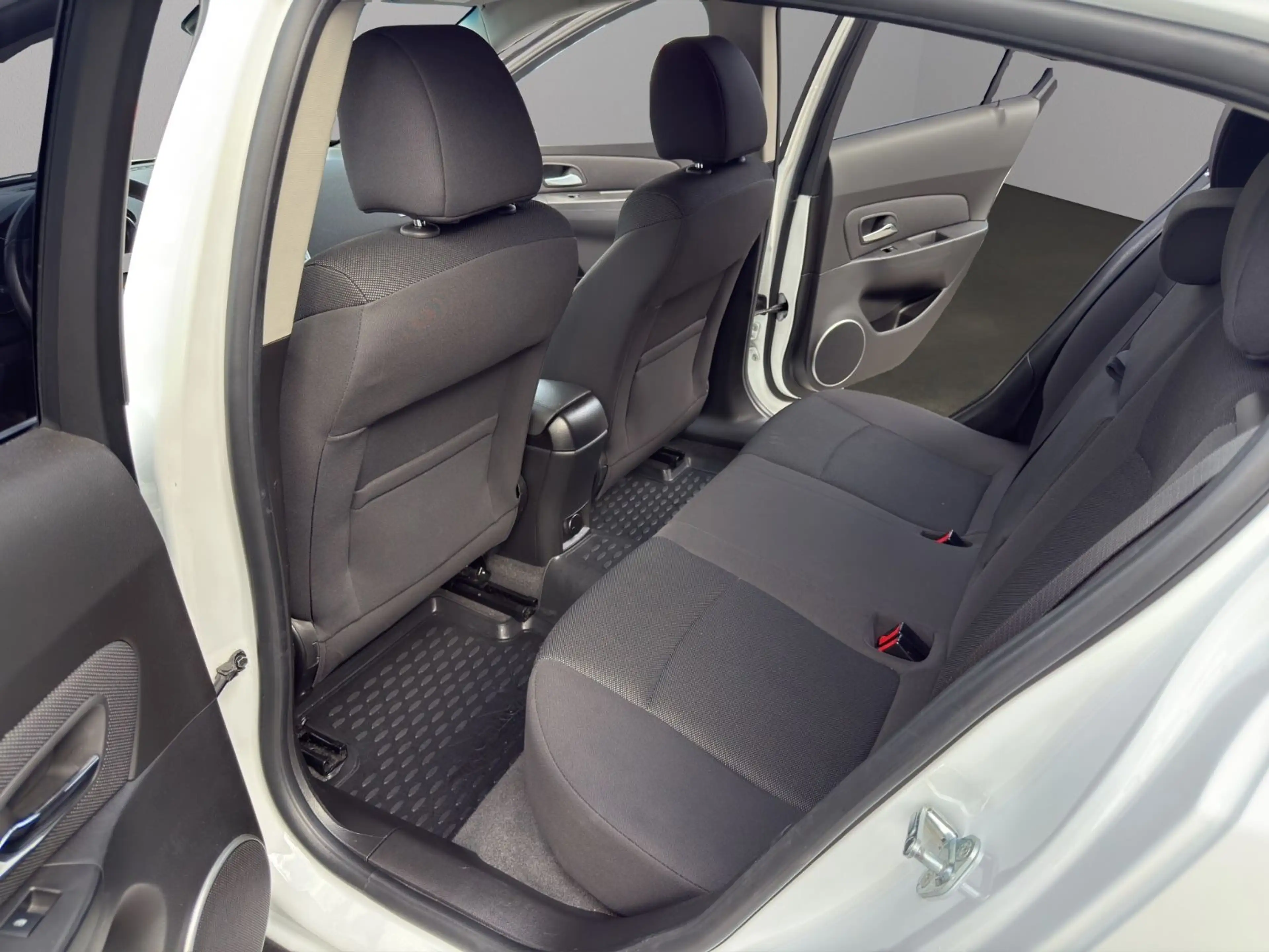 Chevrolet Cruze Hatchback LTZ*KLIMA*99TKM*NAVI*PDC*TEMP.* — photo 13