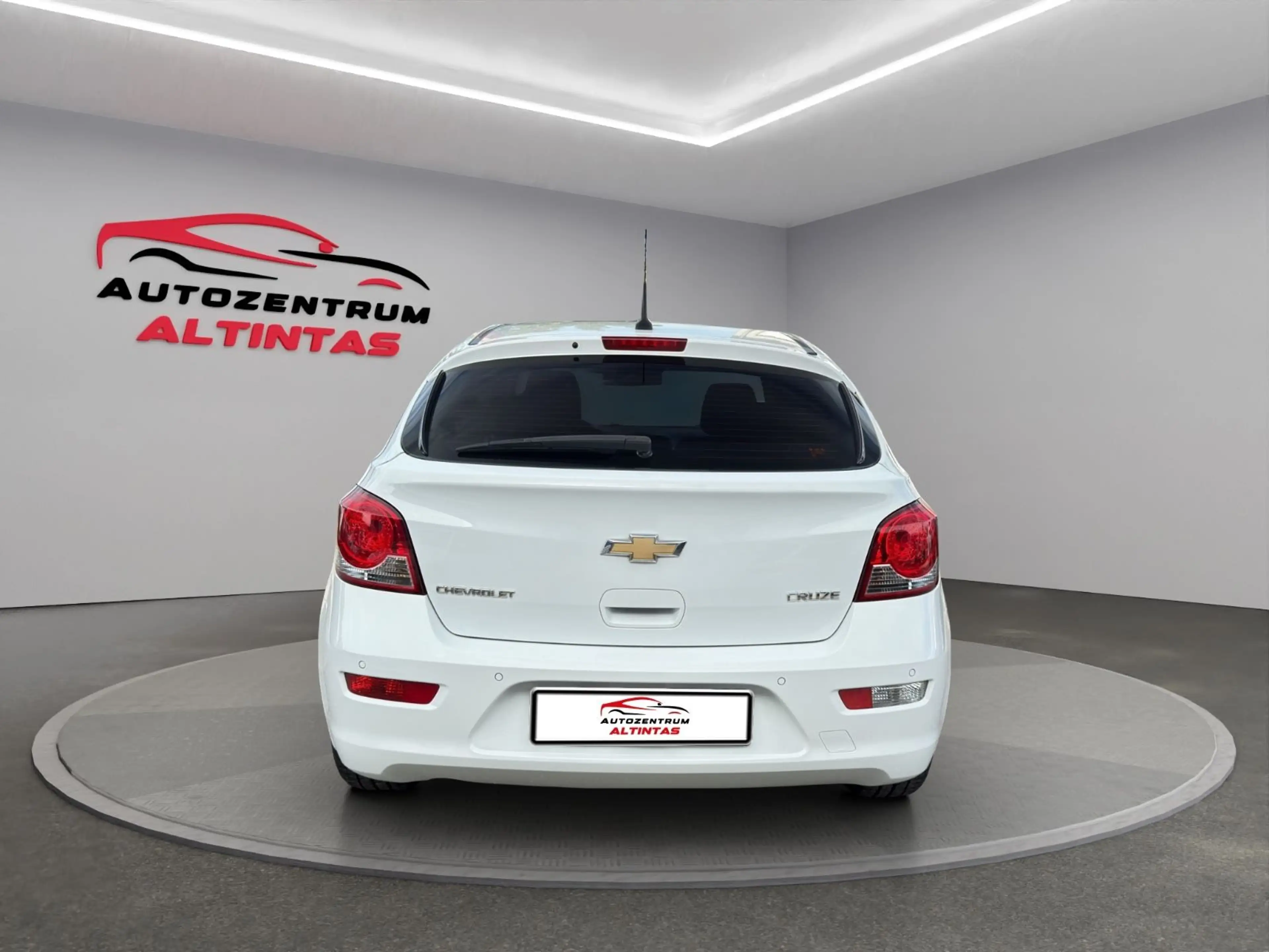 Chevrolet Cruze Hatchback LTZ*KLIMA*99TKM*NAVI*PDC*TEMP.* — photo 6
