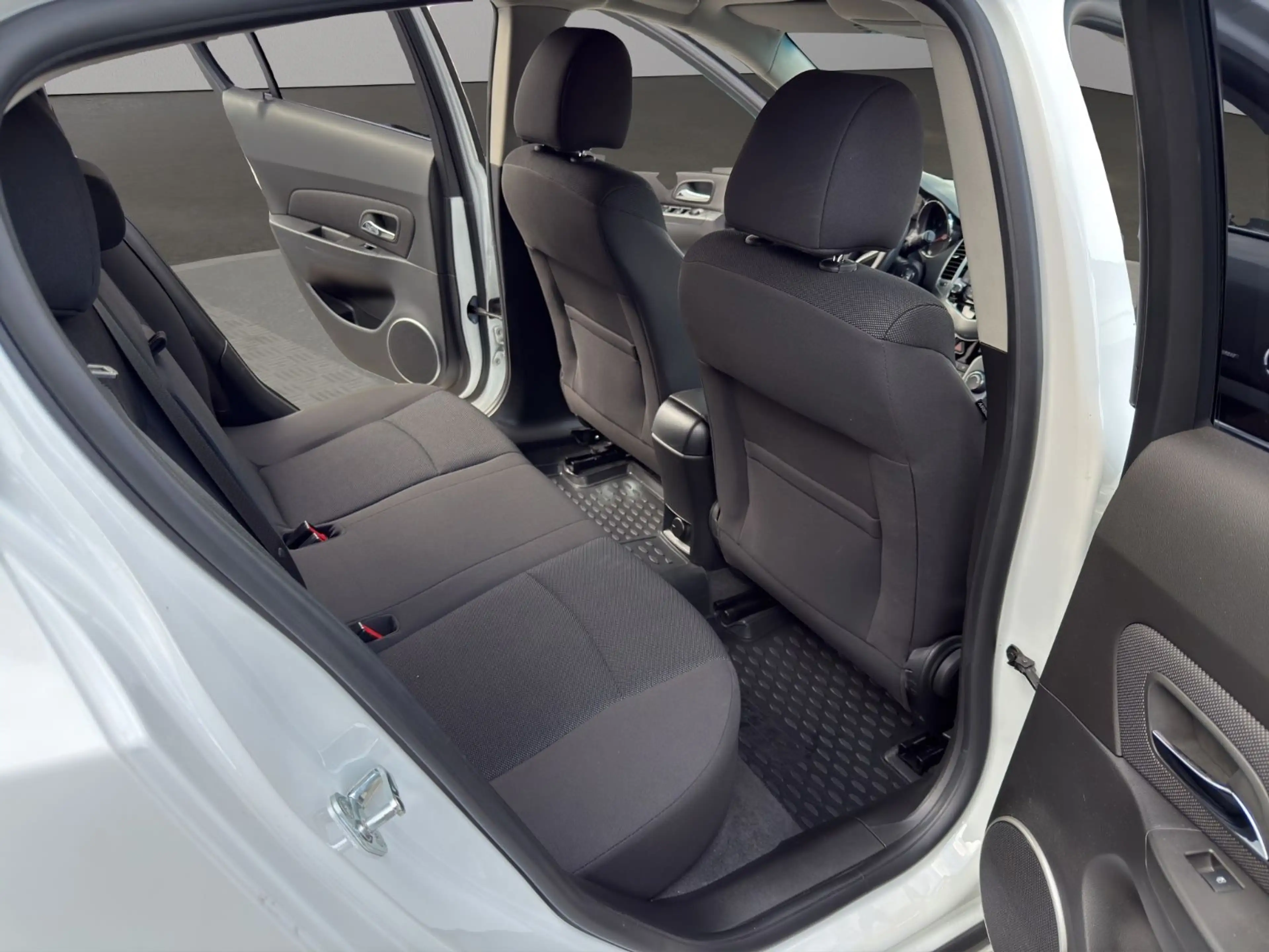 Chevrolet Cruze Hatchback LTZ*KLIMA*99TKM*NAVI*PDC*TEMP.* — photo 12