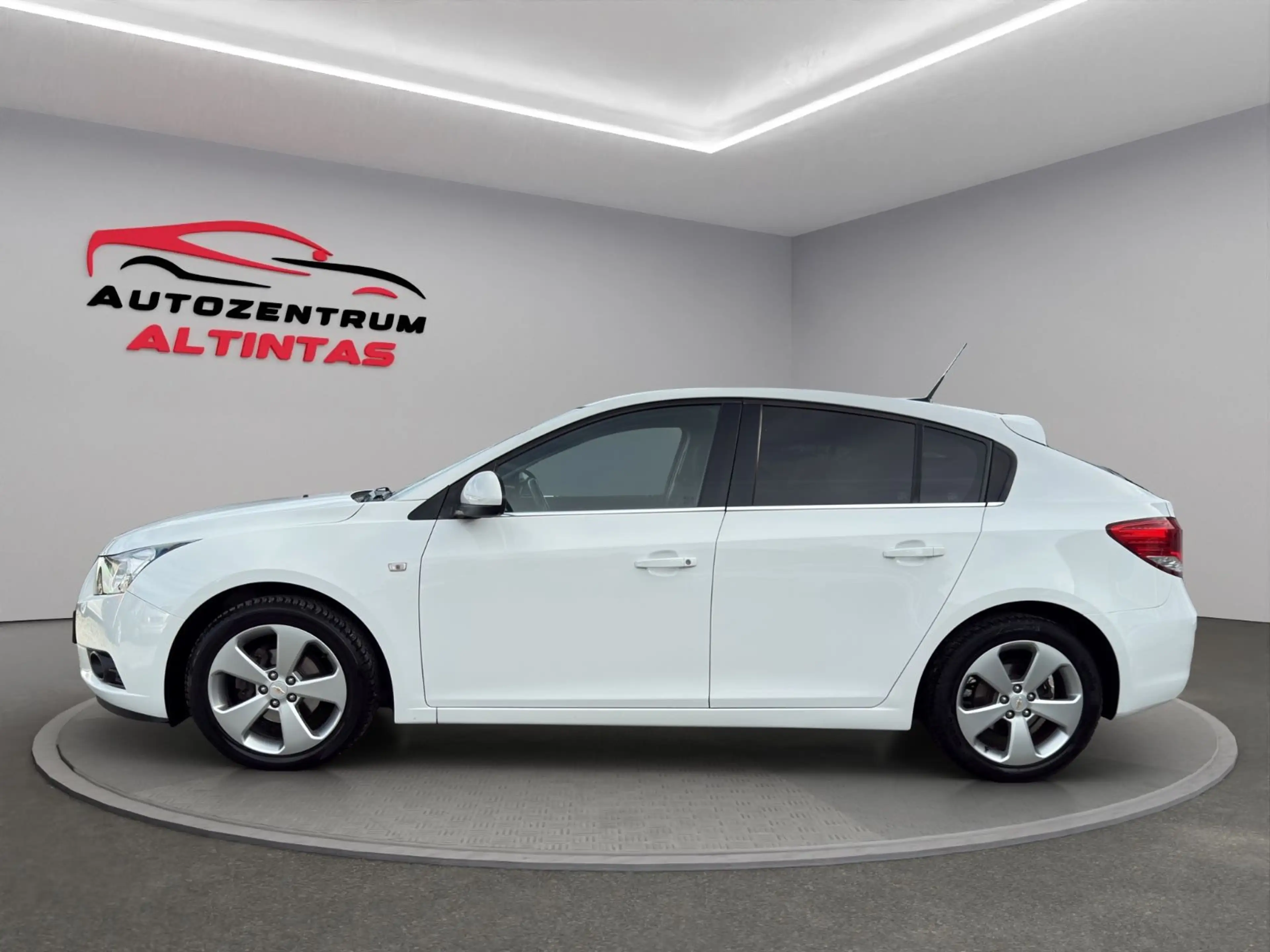 Chevrolet Cruze Hatchback LTZ*KLIMA*99TKM*NAVI*PDC*TEMP.* — photo 7