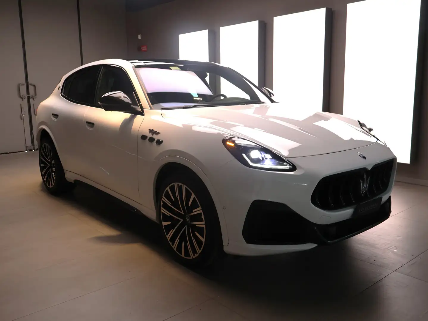 Maserati Grecale Trofeo Weiß - 2