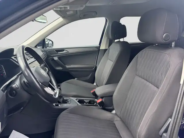 Volkswagen Tiguan Allspace view 9