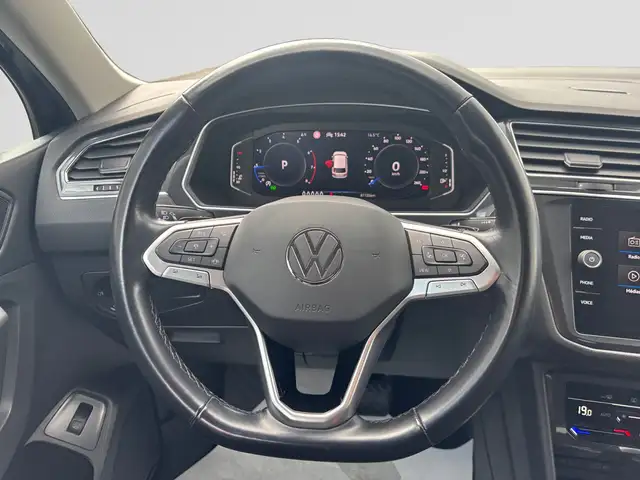 Volkswagen Tiguan Allspace view 12