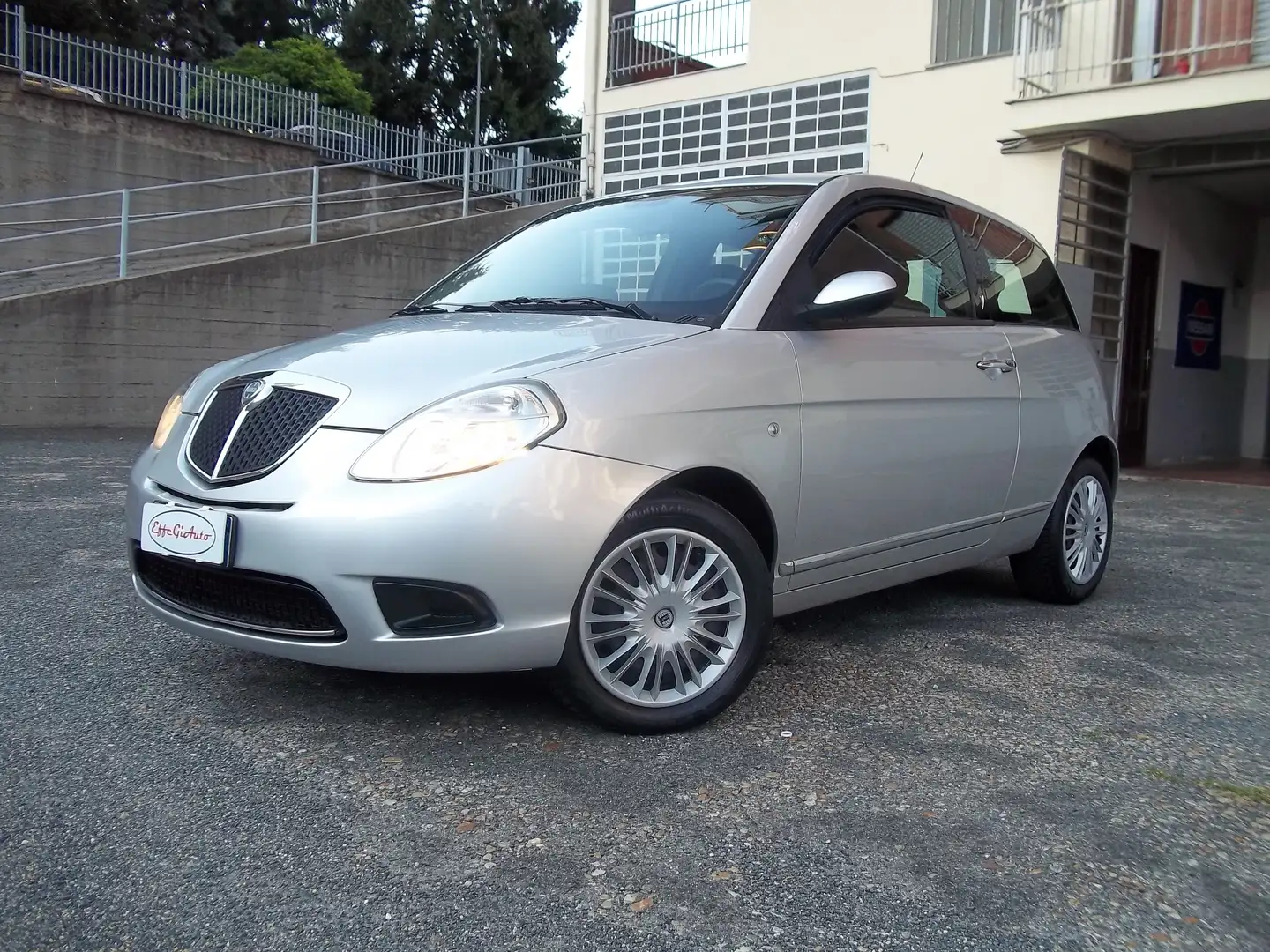 Lancia Ypsilon Oro 1.2 8v 5 posti 110.300 km ok neopatentati Zilver - 1
