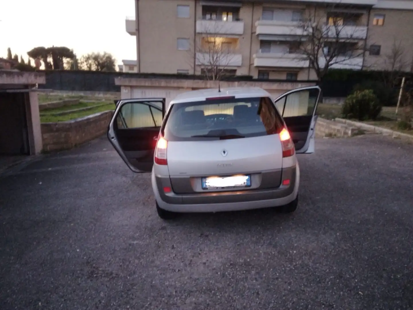 Renault Scenic 1.9 dci Confort Authentique Argento - 2