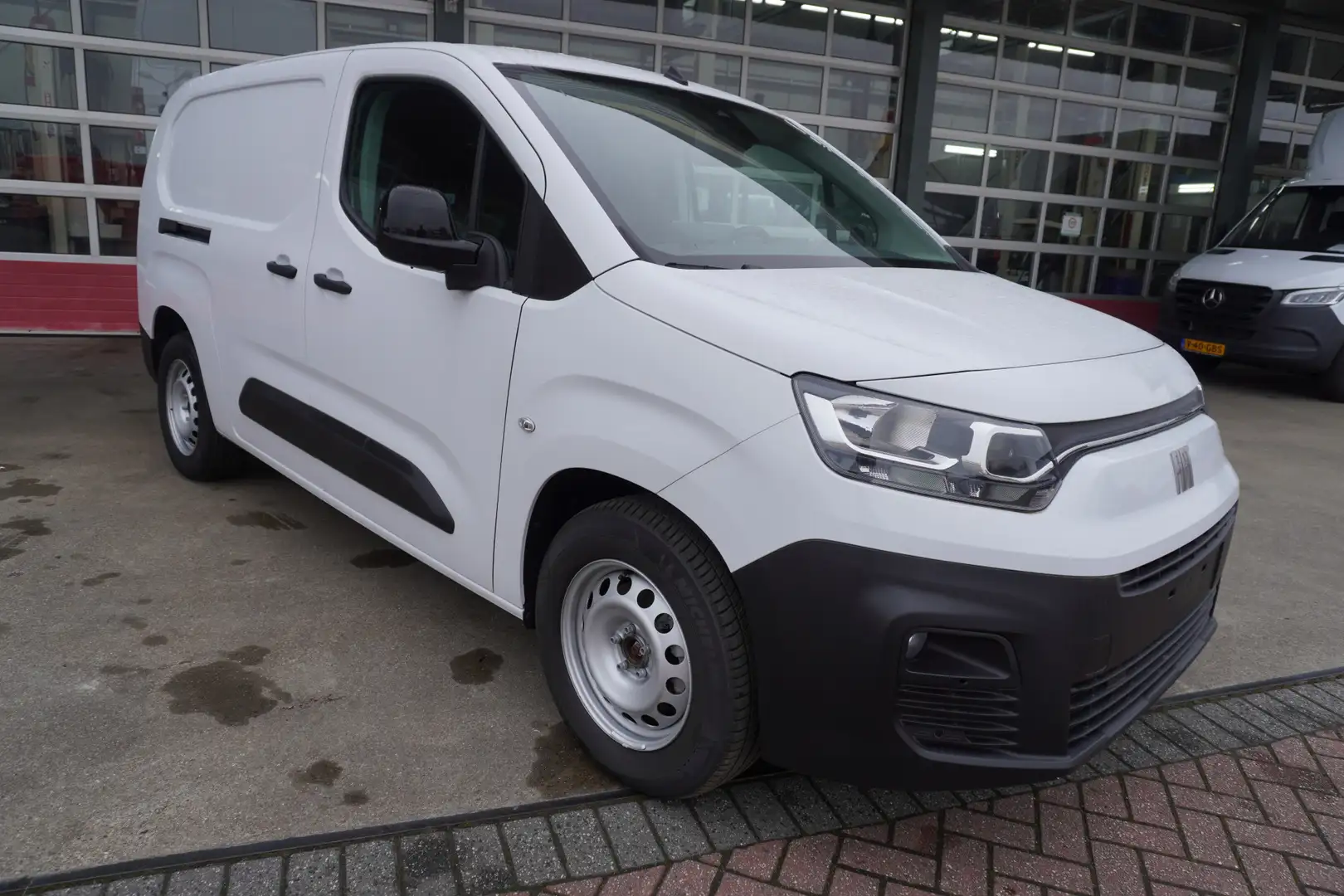 Fiat E-Doblo 136 L2 50 kWh Schuifdeur links en rechts Automaat Blanc - 2