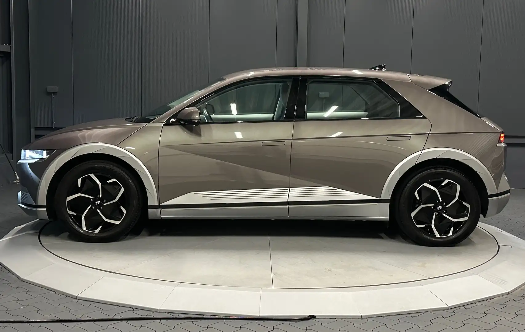 Hyundai IONIQ 5 Dynamiq Elektro*Wärmepumpe*Pixel-LED*el.Klappe* Gris - 2