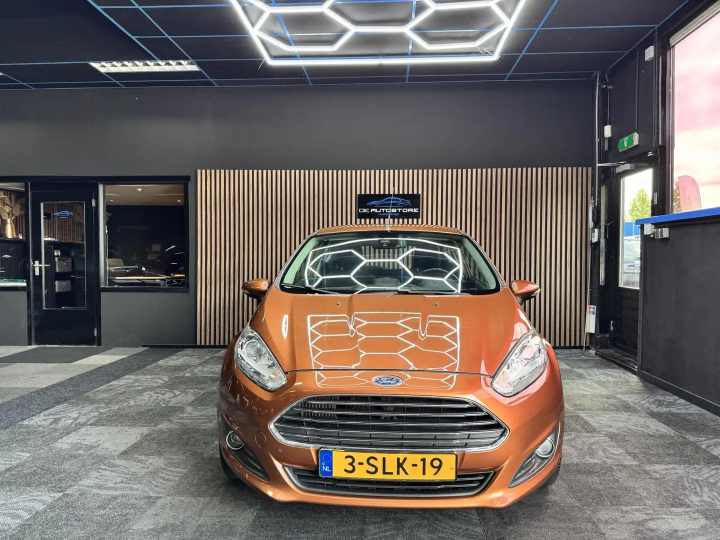 Ford Fiesta 1.0 EcoBoost Titanium Airco Cruise navi Bluetooth Bruin - 2