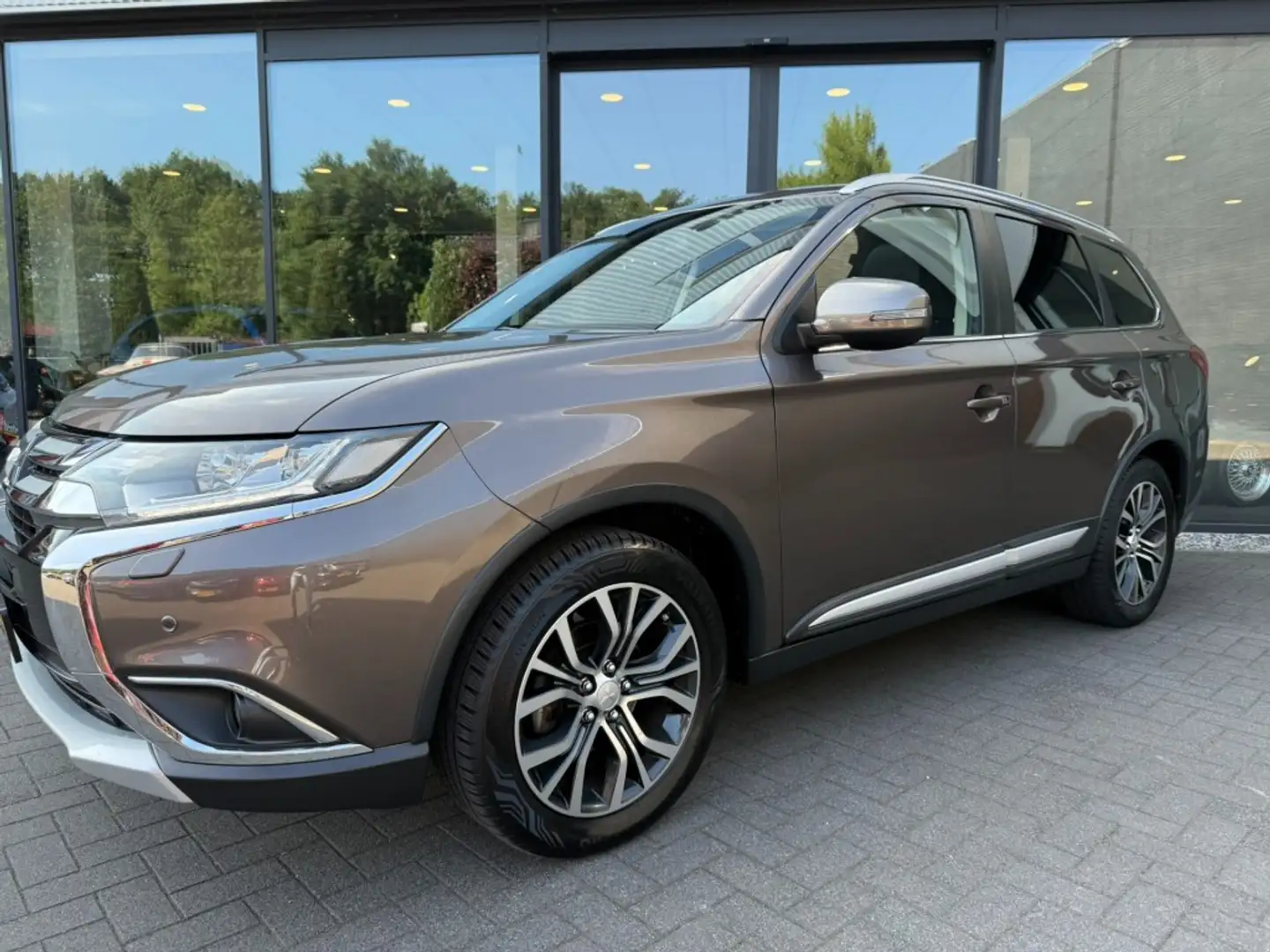 Mitsubishi Outlander 2.0 Instyle 7-Pers, Full Options,Leder,Schuifdak,K Marrone - 2