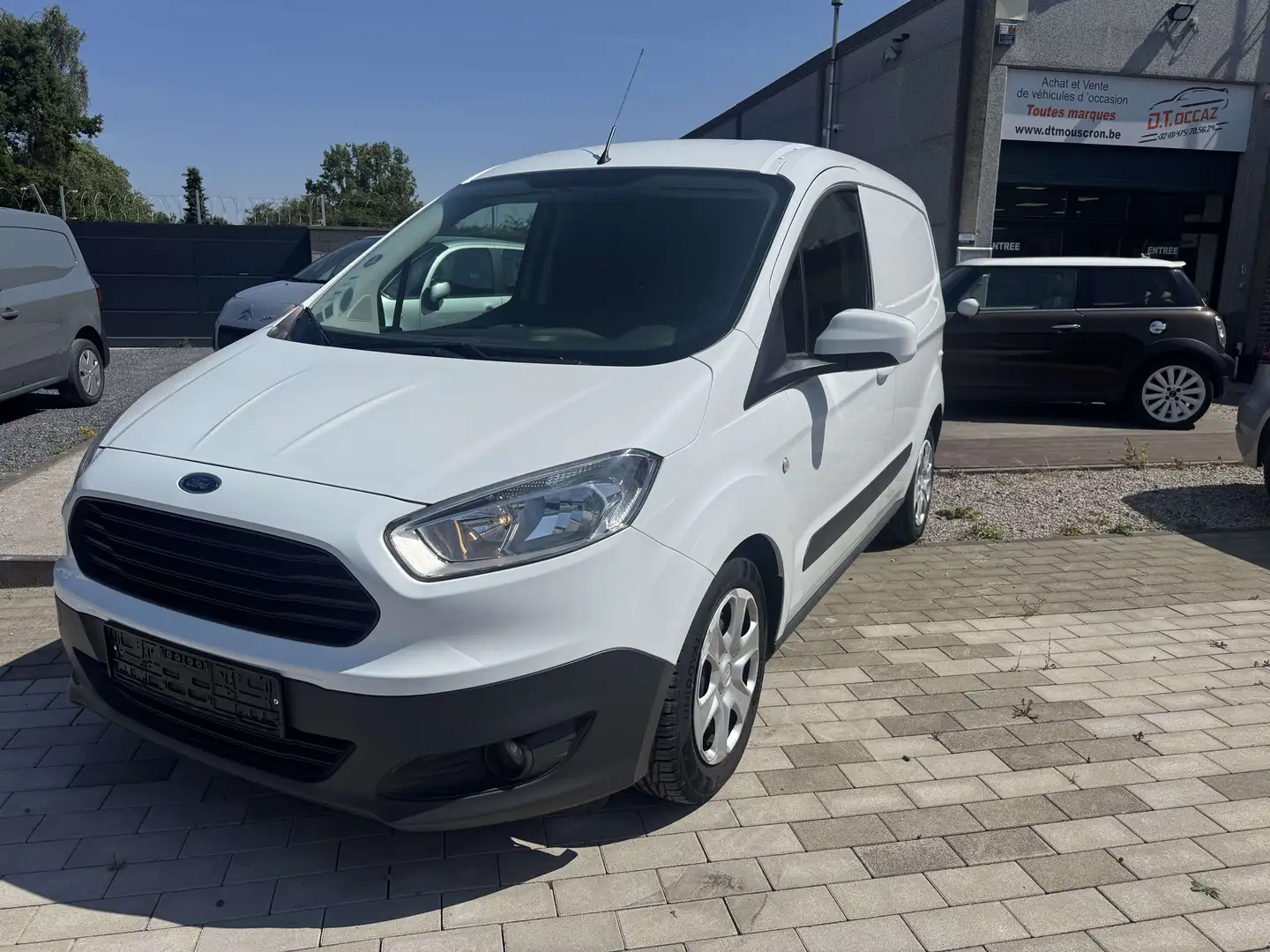 Ford Transit Courier TREND 1.0i OCOBOST 100CV Wit - 1