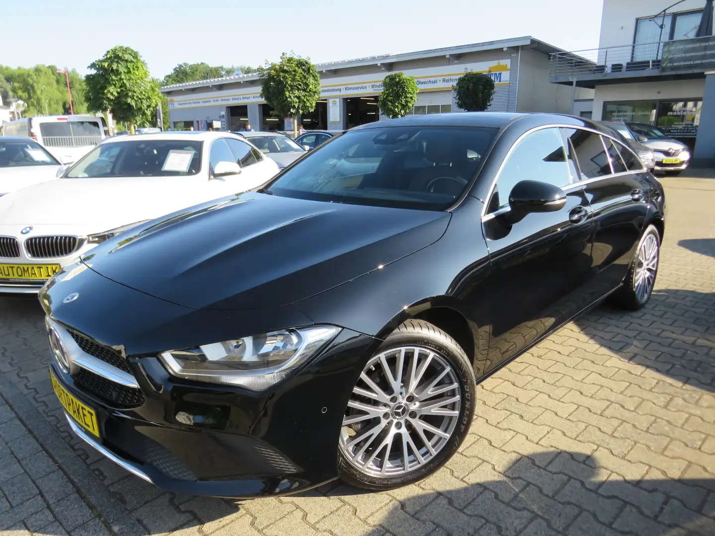 Mercedes-Benz CLA 200 d  Shooting Brake *1.HAND *PANO *AHK *GARANTIE Noir - 1