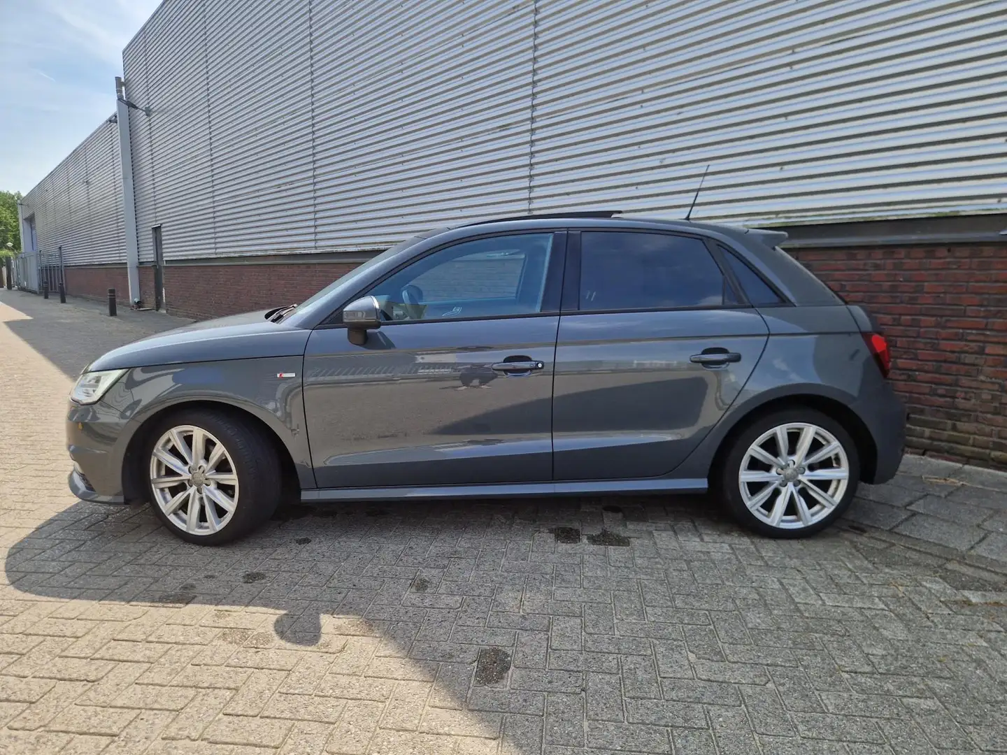 Audi A1 SPORTBACK 1.4 TFSI Sport S line Edition Panoramada Grijs - 2