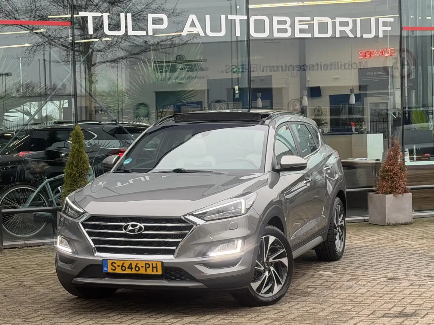 Hyundai TUCSON 1.6 T-GDI 4WD Premium Aut 2019 Full opti Pano Grau - 2