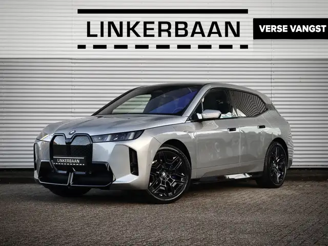 BMW iX xDrive60 M Sport | H&K | Panodak Skylounge | Drivi