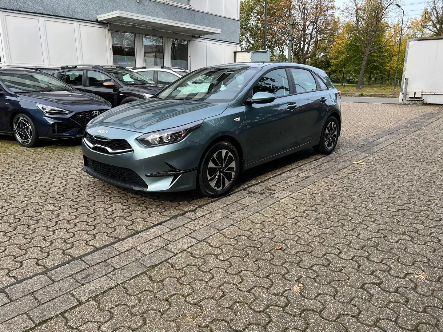Kia Ceed / cee'd 1.5 T-GDI GPF 140PS Spin EU NAVI|KAMERA|PDC|SOFORT Grau - 1