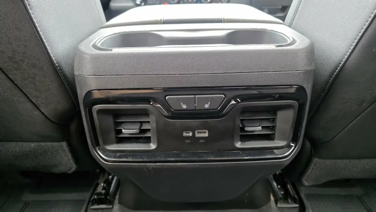 Chevrolet Silverado 1500 снимка Chevrolet Silverado 1500