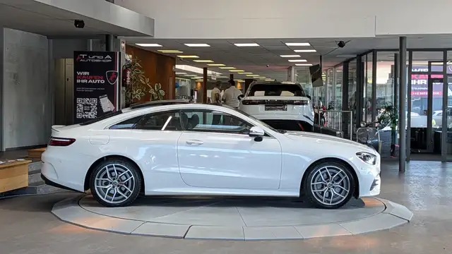 Mercedes-Benz E-Class view 5