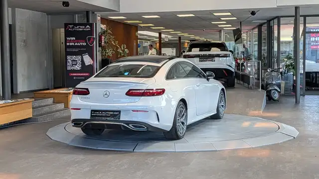 Mercedes-Benz E-Class view 7