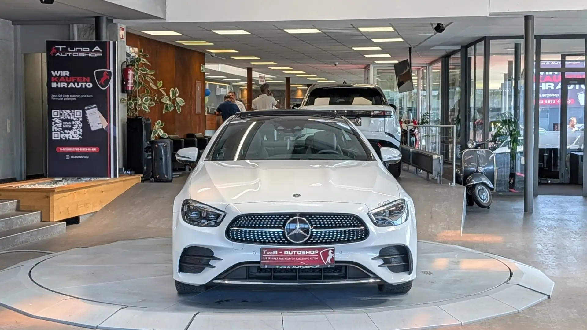 Mercedes-Benz E 300 Coupe 4Matic AMG-Paket 1-Hand Aut. *Pano*360°*Sitz Weiß - 2