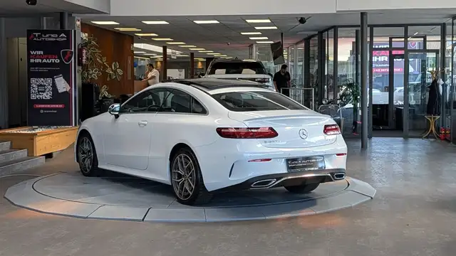 Mercedes-Benz E-Class view 6