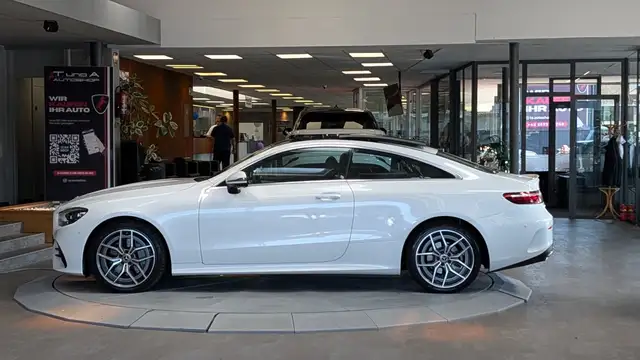 Mercedes-Benz E-Class view 4