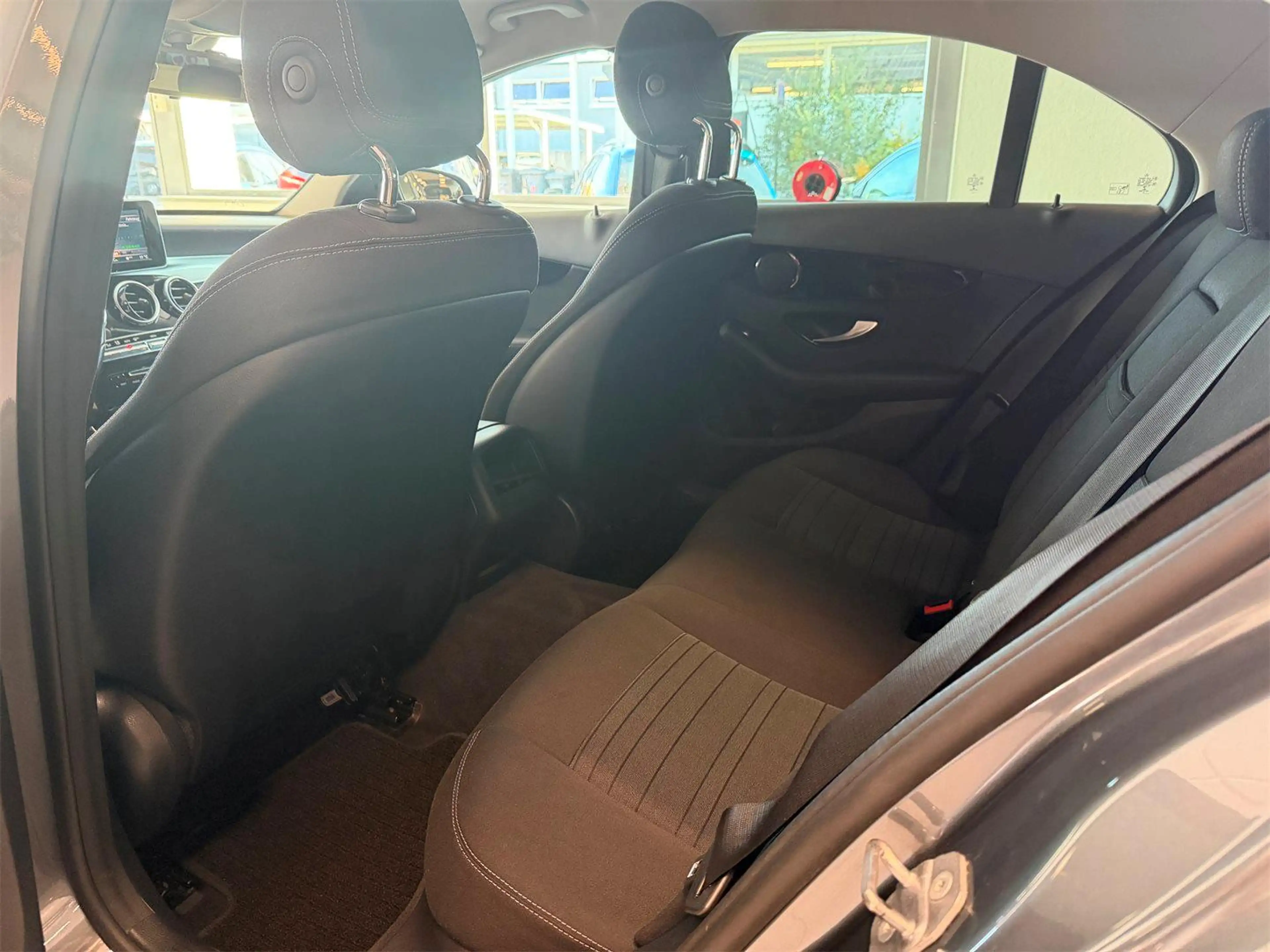 Mercedes-Benz C 220 D — photo 15