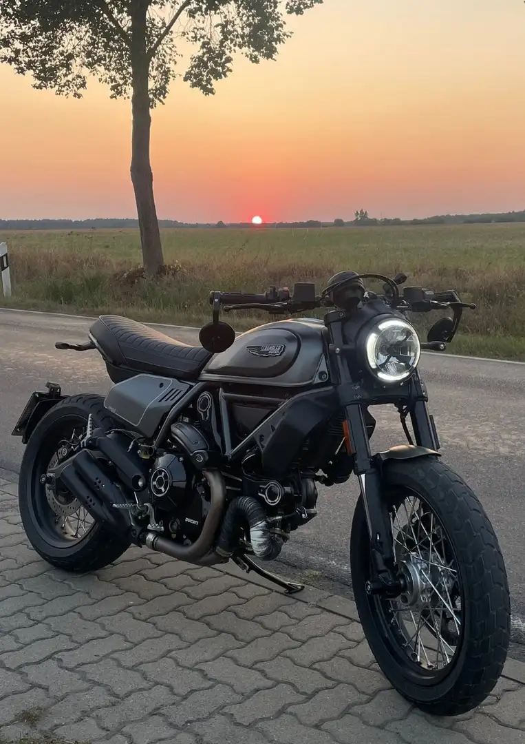 Ducati Scrambler 800 Nightshift Edition Noir - 1